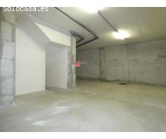 CALONGE:  Local  de 130 m2. en 1ª línea comercial,  con 5 ms . lineales de escaparates