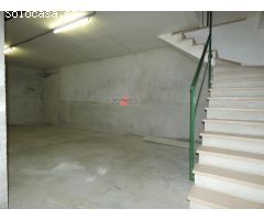 CALONGE:  Local  de 130 m2. en 1ª línea comercial,  con 5 ms . lineales de escaparates