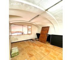 CALONGE: CASA RÚSTICA PARA RESTAURAR EN EL CENTRO DEL PUEBLO CON GARAJE DE 110M2 CON TRASTERO
