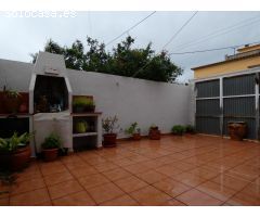 CALONGE: Casa de pueblo, 135 m2. + patio de 20, + parkinhg y barbacoa