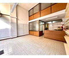 PALAMÓS: LOCAL COMERCIAL CÉNTRICO DE 113 M2, PLANTA BAJA + ALTILLO + 2 ASEOS