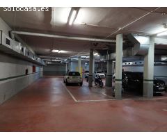 CALONGE: Se alquila plaza de parking, PARA COCHE Y MOTO. en  C/  La Sala,  a dos calles ajuntament