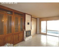 PALAMÓS: Piso de 96 m2. en 3ª linia del paseo del mar, 3h. Ascensor y patio de 20 m2.