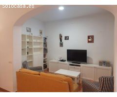 PALAMÓS: Casa de pueblo en planta  baja, con patio de 20 m2. en el centro del pueblo