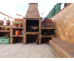 CALONGE: PRECIOSA CASA ADOSADA EN MAS BARCELÓ con garaje y en perfecto estado.