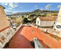 CALONGE: CASA DE PIEDRA PARA RESTAURAR CON GARAJE Y PATIO EN PLENO CENTRO DEL PUEBLO