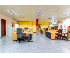 Amplio Local para Oficinas en San Fernando: 432 m2 de Espacio Funcional con amplia fachada