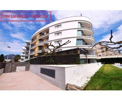 Ático en 1º línea de mar, con solárium, preciosas vistas y licencia turística.