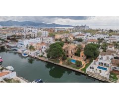 Casa en Venta en Castello dEmpuries, Girona
