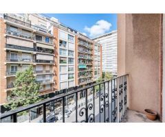 Espacioso apartamento a reformar en la avenida Sarrià