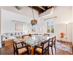 Elegante apartamento de dos dormitorios en alquiler en el Gótico