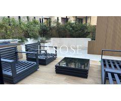 Exclusivo piso reformado con terraza privada en Gràcia