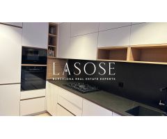 Exclusivo piso reformado con terraza privada en Gràcia