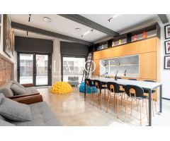 Una galería de arte convertida en hogar en pleno corazón de Barcelona