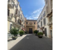 AMPLIA VIVIENDA EN EL CENTRO!!!