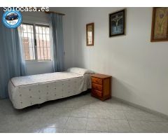 Bajo con Amplia Terraza y Múltiples Posibilidades en Chipiona