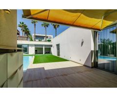 Villa de lujo con la piscina privada y parking