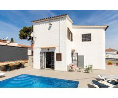 Casa en venta en lEscala, a 750 metros de la playa de Riells