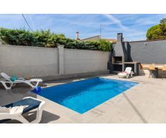 Casa en venta en lEscala, a 750 metros de la playa de Riells