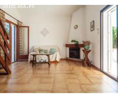 Casa de planta baja con altillo situada cerca de los supermercados