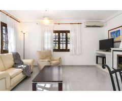 CHALET INDEPENDIENTE CON PISCINA Y GARAJE CERCA DE LA PLAYA EN LA ZENIA (ORIHUELA COSTA)
