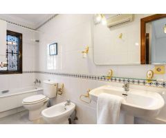 CHALET INDEPENDIENTE CON PISCINA Y GARAJE CERCA DE LA PLAYA EN LA ZENIA (ORIHUELA COSTA)