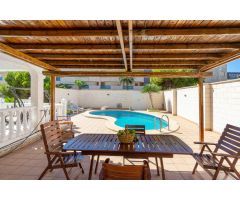 CHALET INDEPENDIENTE CON PISCINA Y GARAJE CERCA DE LA PLAYA EN LA ZENIA (ORIHUELA COSTA)