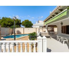 CHALET INDEPENDIENTE CON PISCINA Y GARAJE CERCA DE LA PLAYA EN LA ZENIA (ORIHUELA COSTA)