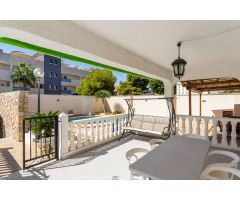 CHALET INDEPENDIENTE CON PISCINA Y GARAJE CERCA DE LA PLAYA EN LA ZENIA (ORIHUELA COSTA)