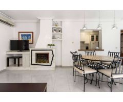 CHALET INDEPENDIENTE CON PISCINA Y GARAJE CERCA DE LA PLAYA EN LA ZENIA (ORIHUELA COSTA)