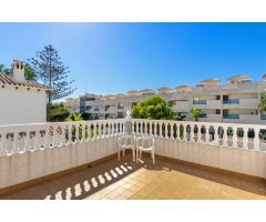 CHALET INDEPENDIENTE CON PISCINA Y GARAJE CERCA DE LA PLAYA EN LA ZENIA (ORIHUELA COSTA)