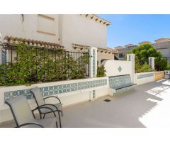 CHALET INDEPENDIENTE CON PISCINA Y GARAJE CERCA DE LA PLAYA EN LA ZENIA (ORIHUELA COSTA)