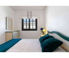CHALET INDEPENDIENTE CON PISCINA Y GARAJE CERCA DE LA PLAYA EN LA ZENIA (ORIHUELA COSTA)