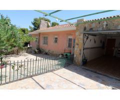CHALET INDEPENDIENTE, 5 DORMITORIOS, GRAN JARDÍN CON PISCINA + ALOJAMIENTO (independiente)
