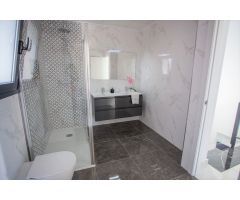 Magnífica villa nueva con piscina privada en Los Montesinos