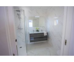 Magnífica villa nueva con piscina privada en Los Montesinos