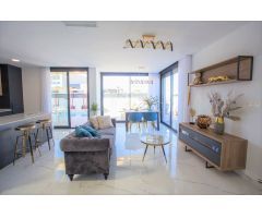 Magnífica villa nueva con piscina privada en Los Montesinos