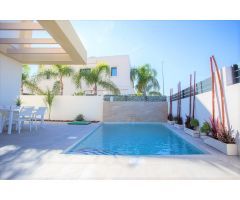 Magnífica villa nueva con piscina privada en Los Montesinos