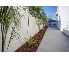 Magnífica villa nueva con piscina privada en Los Montesinos