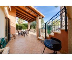 CASA SEMI INDEPENDIENTE DE 2 DORMITORIOS CON PISCINA Y PLAZA DE PARKING EN AGUAS NUEVAS TORREVIEJA