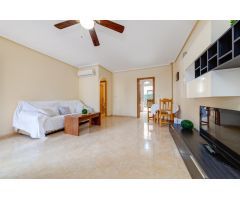 CASA SEMI INDEPENDIENTE DE 2 DORMITORIOS CON PISCINA Y PLAZA DE PARKING EN AGUAS NUEVAS TORREVIEJA