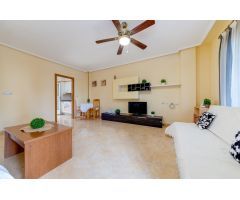 CASA SEMI INDEPENDIENTE DE 2 DORMITORIOS CON PISCINA Y PLAZA DE PARKING EN AGUAS NUEVAS TORREVIEJA
