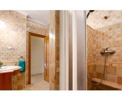 CASA SEMI INDEPENDIENTE DE 2 DORMITORIOS CON PISCINA Y PLAZA DE PARKING EN AGUAS NUEVAS TORREVIEJA