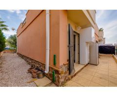 CASA SEMI INDEPENDIENTE DE 2 DORMITORIOS CON PISCINA Y PLAZA DE PARKING EN AGUAS NUEVAS TORREVIEJA