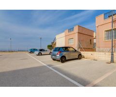 CASA SEMI INDEPENDIENTE DE 2 DORMITORIOS CON PISCINA Y PLAZA DE PARKING EN AGUAS NUEVAS TORREVIEJA