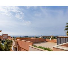 CASA SEMI INDEPENDIENTE DE 2 DORMITORIOS CON PISCINA Y PLAZA DE PARKING EN AGUAS NUEVAS TORREVIEJA