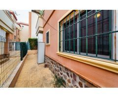 CASA SEMI INDEPENDIENTE DE 2 DORMITORIOS CON PISCINA Y PLAZA DE PARKING EN AGUAS NUEVAS TORREVIEJA