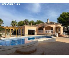 Chalet independiente de 3 dormitorios en Dolores, ALICANTE.