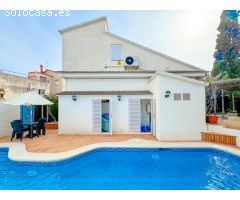 Preciosa casa ideal para una gran familia ubicada cerca de la Playa, de Renfe y Comercio. Visitala.