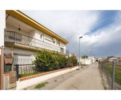 Oportunidad de vivienda de 324m2 de 2 plantas mas almacén de 232m2 sobre parcela de 773m2